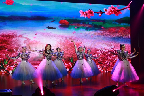 5 灵动优美的现代舞《花落情》.JPG