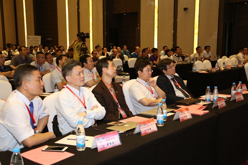 来自全国各地的300余名代表参会.jpg