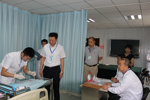 王传新院长巡考2.JPG