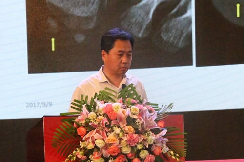 李.JPG