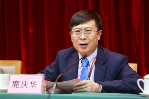 山东大学第二医院心血管内科主任鹿庆华主持会议.jpg