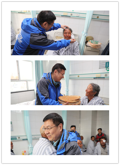1张晗教授走进病房为患者揭开纱布_副本_副本.jpg