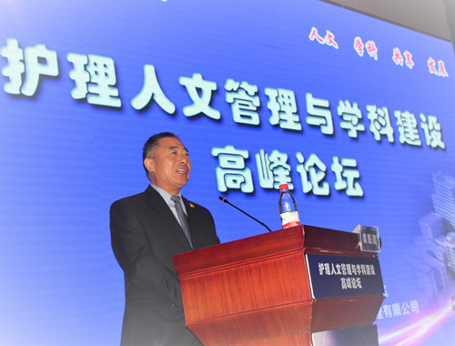 书记 台上发言2_副本.jpg