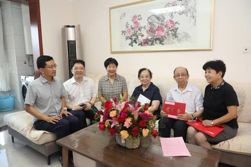 老专家1.jpg