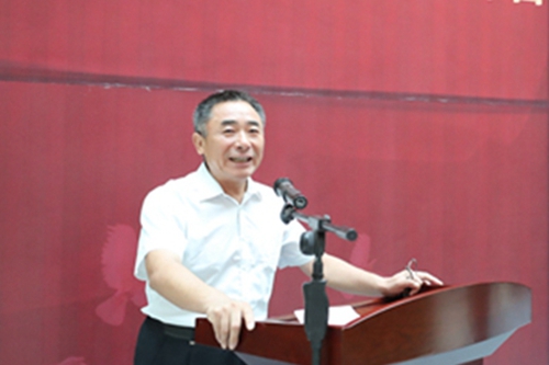 山东大学第二医院党委书记袁魁昌主持仪式.jpg